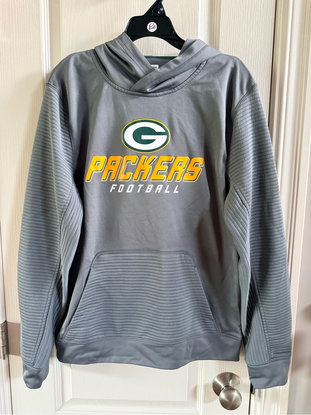 NFL Green and Yellow Greenbay Packers hooded Sweatshirt. Mens size Medium
